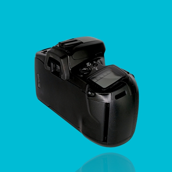 Minolta Maxxum 400si 35mm SLR Camera Body Only w/Strap - Picture 5 of 14